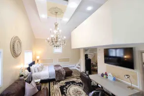 Elegant Loft! Downtown+Parking+45min to NYC+Train - Image 2
