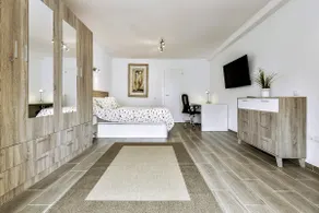 Alexander's Apartments, 131, ground floor, AC, 1 . - Image 2