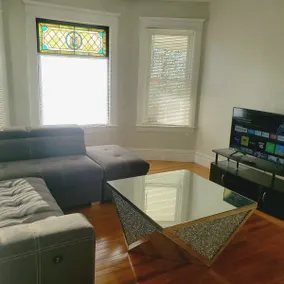 Bright and cozy 3 bedroom apartment in Chicopee - Image 4