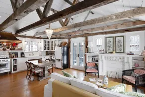 Cozy Cottage - Heart of Downtown Wayzata - Image 2