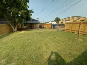 Apt B Cheerful 2 bedroom house w/indoor fireplace! - Image 5