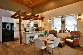 ★Chic Loft w/ Indoor Pergola & Lots of Space - Image 2