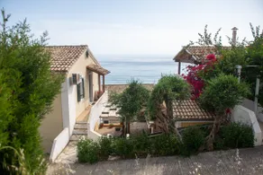 Alexandras On The Beach and Pool apt - Image 4