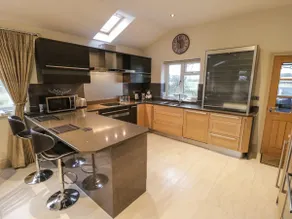 Shreyas Cottage - Image 3