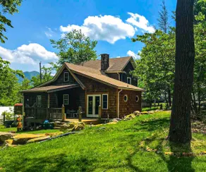 Cozy Downtown Cottage/HOT TUB/walk to everywhere - Image 2