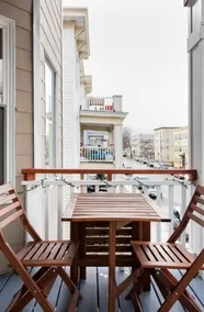Port City Nest - Balcony, Parking & Kid Friendly - Image 2