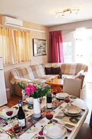 Grand appartement de forêt, à seulement 450m de la plage, à 4km de la vieille ville de Trogir - Image 5