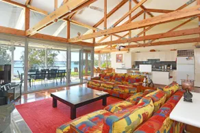 Lake Macquaries Edgewater Studio at Morisset Memories - Image 5