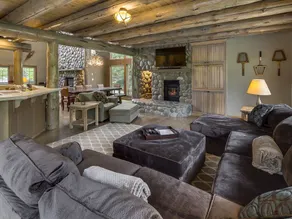 Rustic Luxury: Stunning 5BR Benutzerdefinierte Log Themed Lodge Woodlands GC, 12x SHARC - Image 4