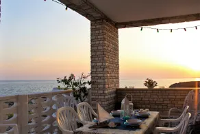 Villa by the sea - Image 5