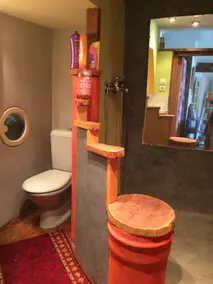 Atypical apartment in artist's house - Image 5