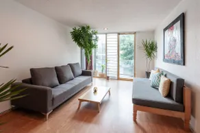 Fresh & Comfy Apartment with Full Kitchen in Roma - Image 2