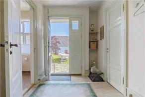 Charming, spacious, sea view guest house - Image 4