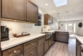 Charming Home, near beautiful park and tennis courts! - Image 3