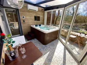 Suite with Jacuzzi, sauna and hammam - Image 2