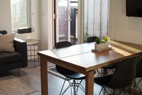 Modern Laneway House in North Vancouver - Image 2