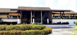 Beach Class Flat with High Wall and Garden View - Image 2