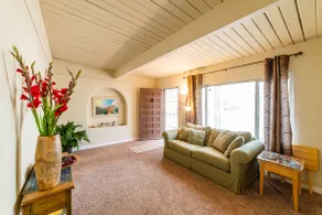 spacious house near I-40 in the heart of Uptown - Image 2