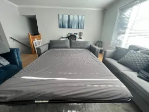 3 Bedroom near Downtown Top Floor / 2 parking AC - Image 3