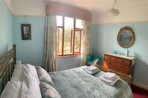 Peaceful rural cottage, a walk from the beach. - Image 3