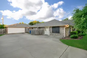 Waco Home-Away-From-Home - Image 2