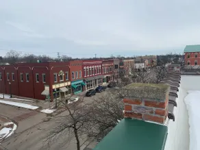 Luxury Apartment in Downtown Lapeer - Image 3