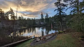 Nature Bay Retreat: Waterfront, fireplace & games - Image 3