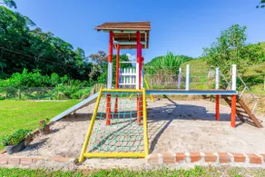 Incredible House on the Property with a Pool, Playground and Ponds - Image 4