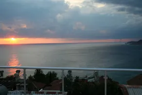 Alanya Centre Sea View Roof Terrace Beach location - Image 2