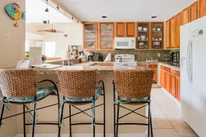 Huge 2500sf AC. Gig Internet. 10 min walk to Beach - Image 4