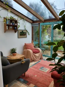 Cosy thatched cottage with large secluded garden - Image 3