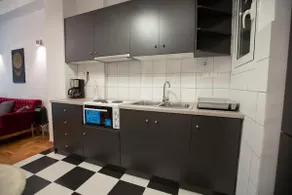 Fabulus artistic apartment 2 rooms in Athens - Image 5