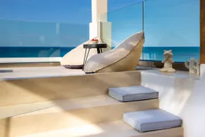 Wave, an Idyllic Seafront Suite - Image 4