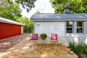 The COOP - 1900's renovated house in town Boerne. - Image 5