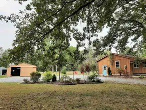 2 bed 2 bath Near Lake Access Hunt & Gather Lodge - Image 4