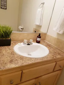 3 bd/2.5 bth Your Clean Comfy Home Workspace- Nike - Image 3