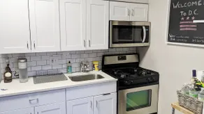 Cozy 2 bdrm condo a few minutes from Capitol Hill! - Image 3