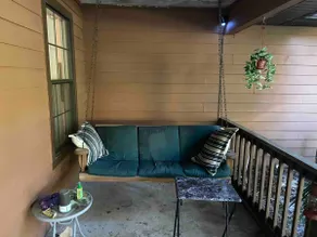 Pleasant open concept home. Downtown Newberry. - Image 2