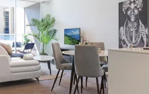 Lux 2BR Apt on Hindmarsh SQ-Pool-Gym-Sauna-Parking - Image 2