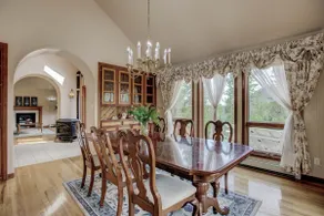 Spacious Mountain Home - Image 3