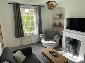 Cosy cottage in the heart of Taunton with parking - Image 2
