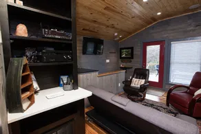 Private 1 Bedroom Cottage Apartment with Deck - Image 5