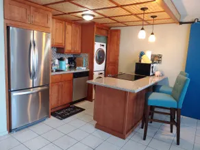 Spacious 1 Bedroom Suite with Ocean Views sleeps 4 - Image 3