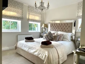 Stylish Peak District Home From Home with Hot Tub & Games Room - Image 5