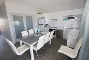 UNIT 2  OPPOSITE BEACH, RIVER ,HOTEL,CLUB,WALKING DISTANCE TO ALL VENUES ETC..\n - Image 3