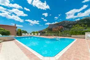 Villa Klara with 72 sqm pool and view on Split and islands - Image 5