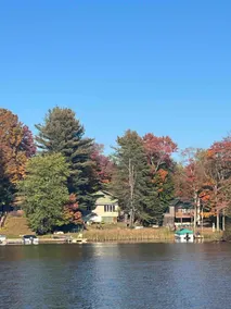 All season lake house - Image 3