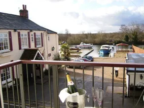 Norfolk Broads Self Catering Holiday Home in the Heart of Horning. - Image 4