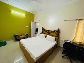 Cheerful 3-Bedroom Bungalow with free parking - Image 4