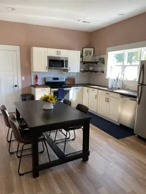 Hamilton Getaway - 2 Bedroom House in DT Hamilton - Image 2